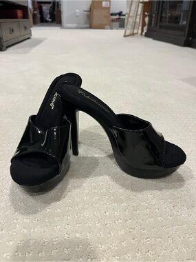 Black platform heels by Falbulous
